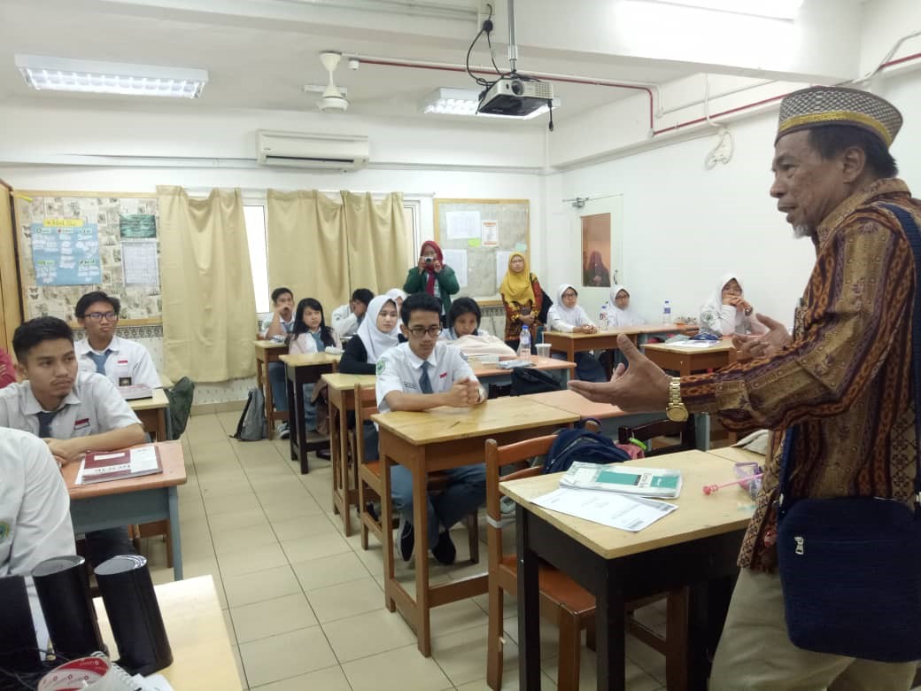 Guru Besar FKIP Universitas Hamka - Jakarta Motivasi Siswa SIKL